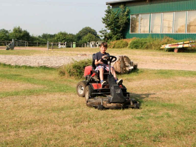 Rasenmähertrecker fahren